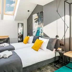 Camera Apartment